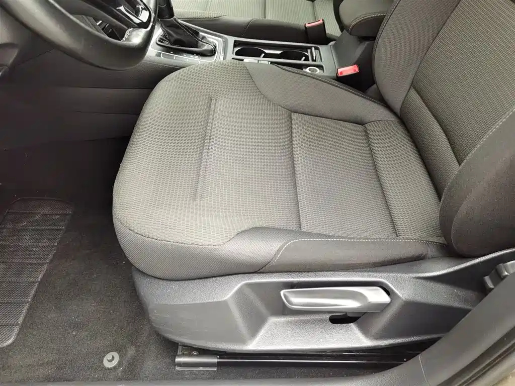 VOLKSWAGEN GOLF 2017