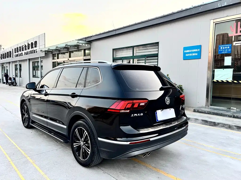 VOLKSWAGEN TIGUAN L 2020
