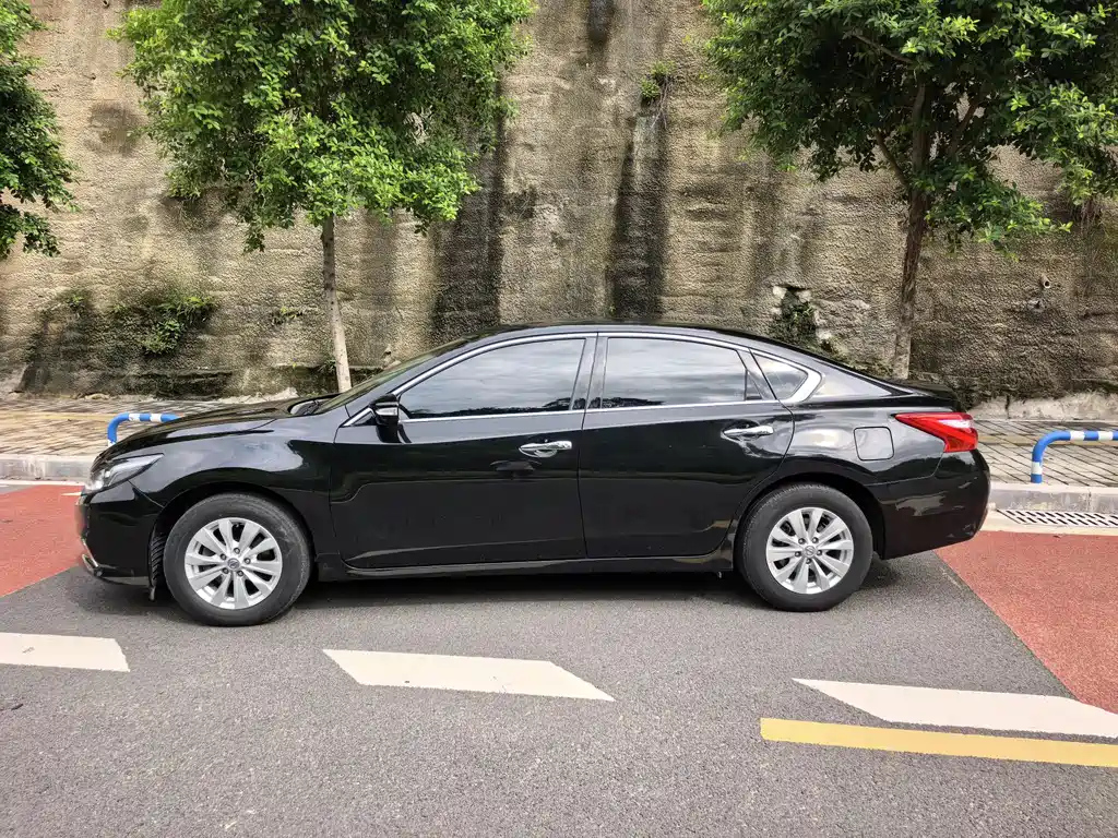 NISSAN TEANA 2018