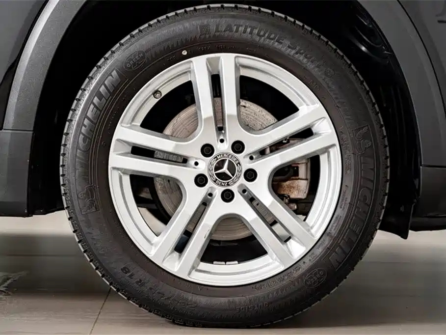 MERCEDES BENZ GLB 2023