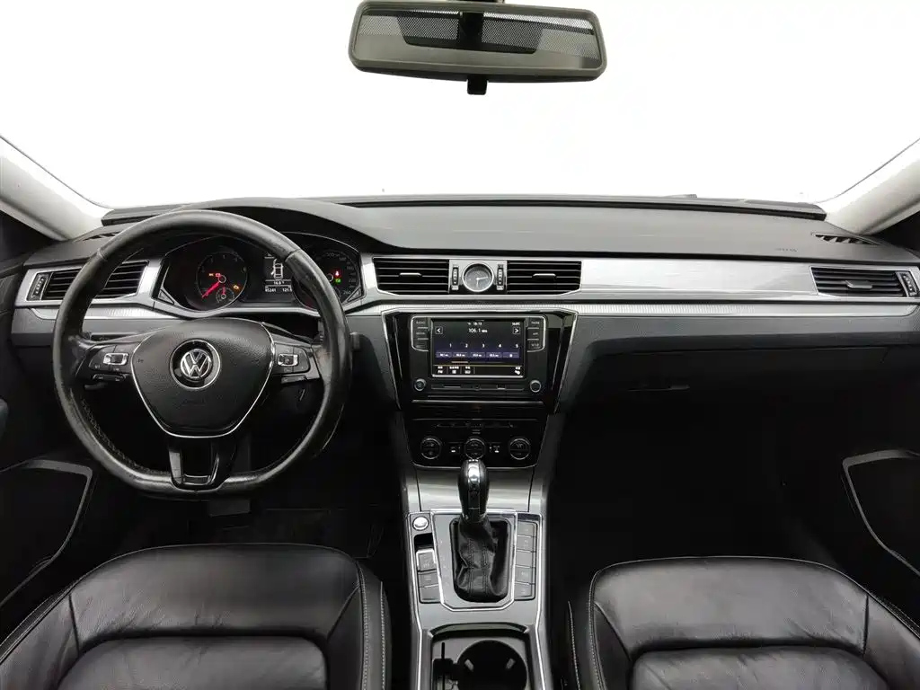 VOLKSWAGEN PASSAT 2018