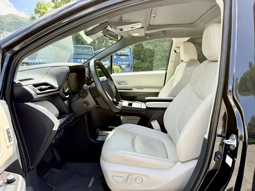 TOYOTA SIENNA SIENNA 2024