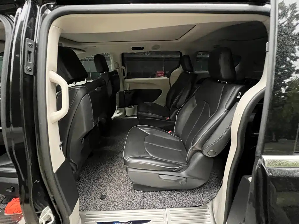 CHRYSLER BIG 捷龙PHEV IMPO 2025