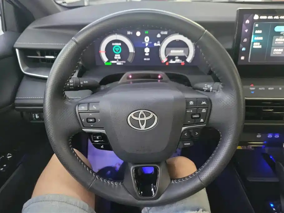TOYOTA CAMRY 2024