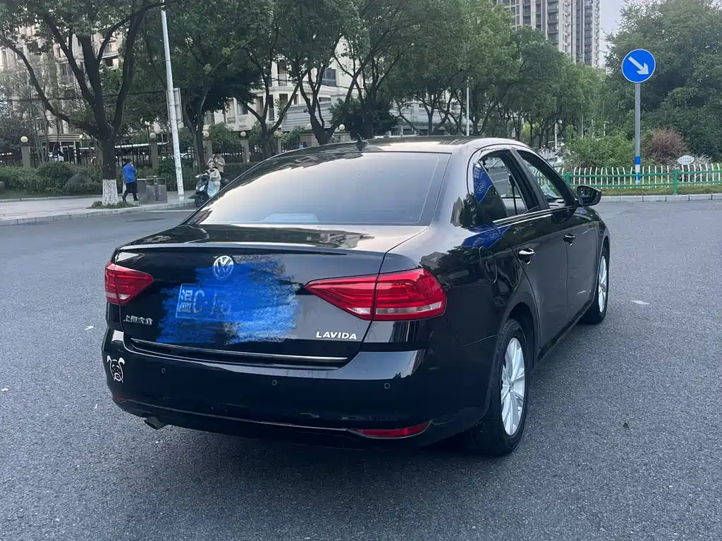 VOLKSWAGEN LAVIDA 2016