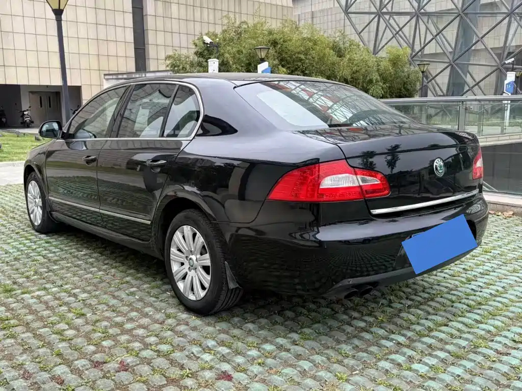 SKODA SUPERB 2012