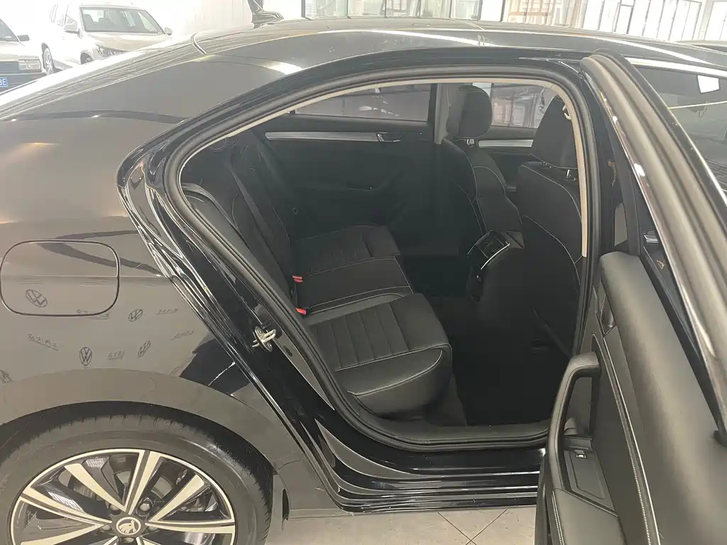 SKODA SUPERB 2024