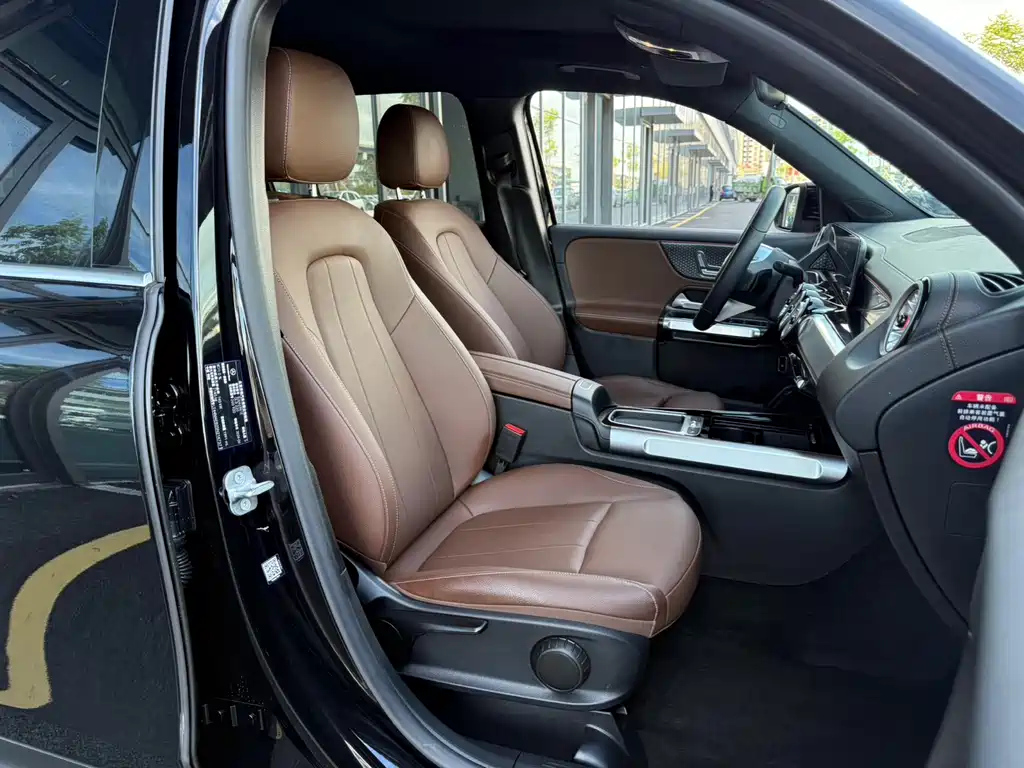 MERCEDES BENZ GLB 2024