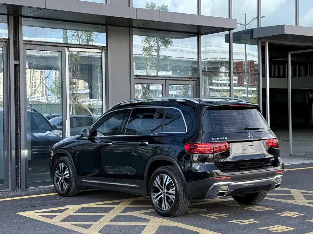MERCEDES BENZ GLB 2024