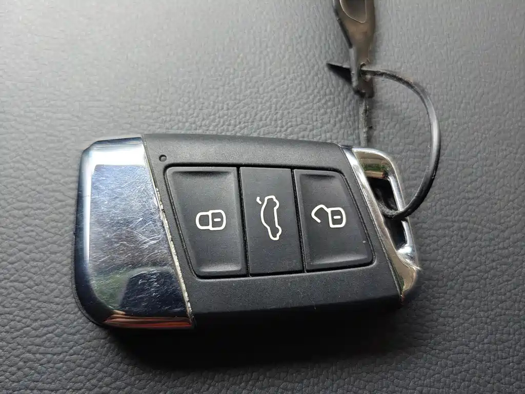 VOLKSWAGEN PASSAT 2024