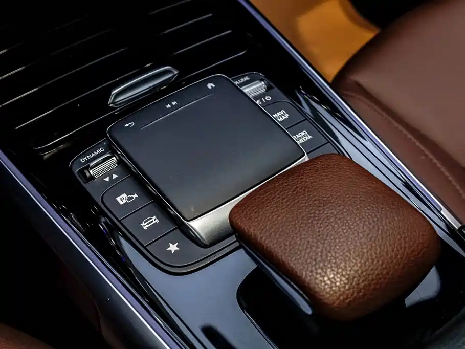 MERCEDES BENZ GLB 2023