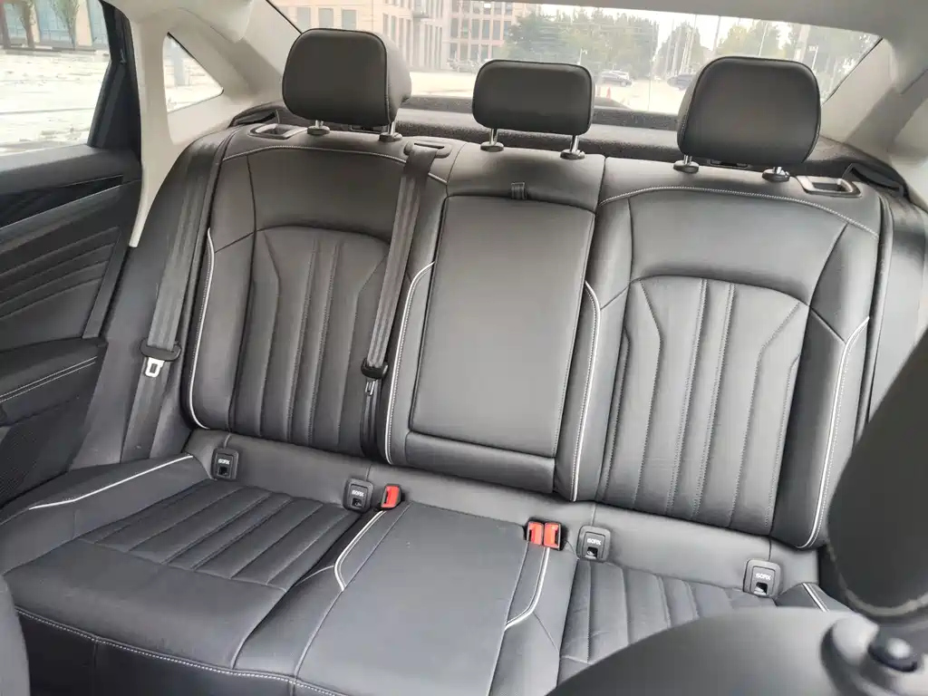 VOLKSWAGEN PASSAT 2023