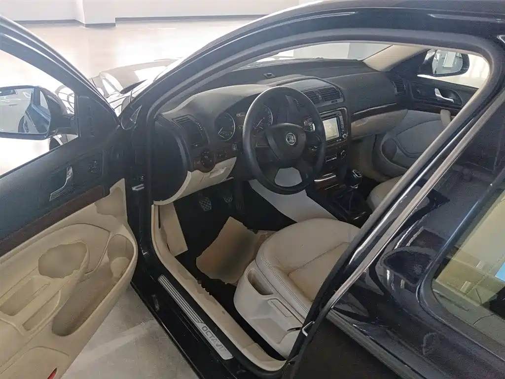 SKODA OCTAVIA 2014