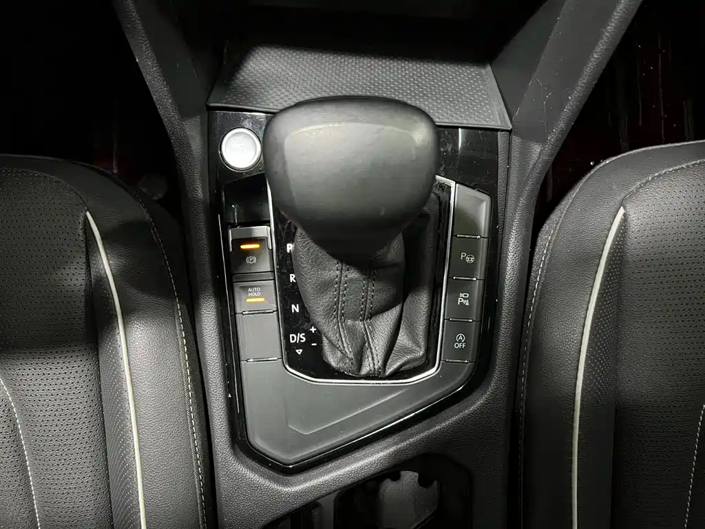 VOLKSWAGEN TIGUAN L 2021
