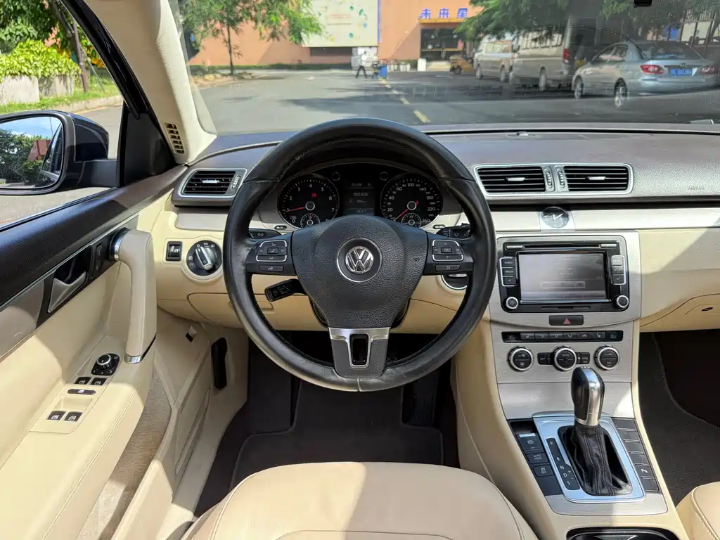 VOLKSWAGEN MAGOTAN 2013