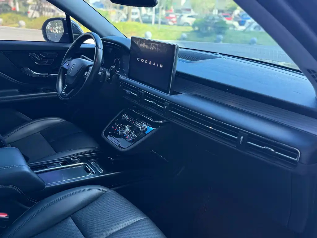 LINCOLN ADVENTURER 2021