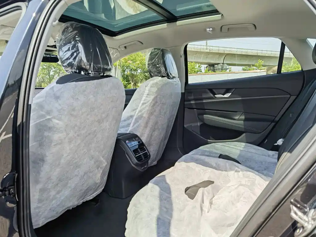VOLKSWAGEN PASSAT 2025