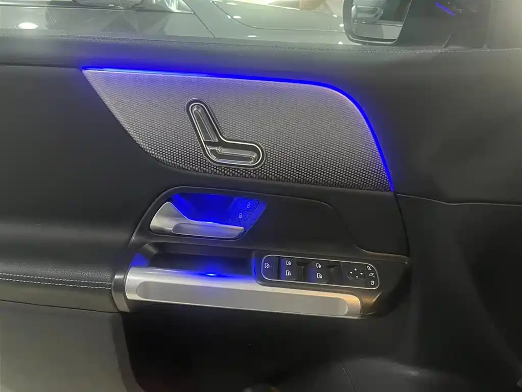 MERCEDES BENZ GLB 2025