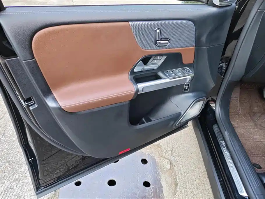 MERCEDES BENZ GLB 2024