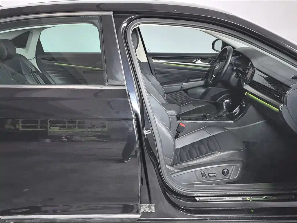 VOLKSWAGEN PASSAT 2019