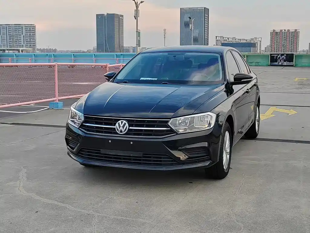 VOLKSWAGEN BORA 2016