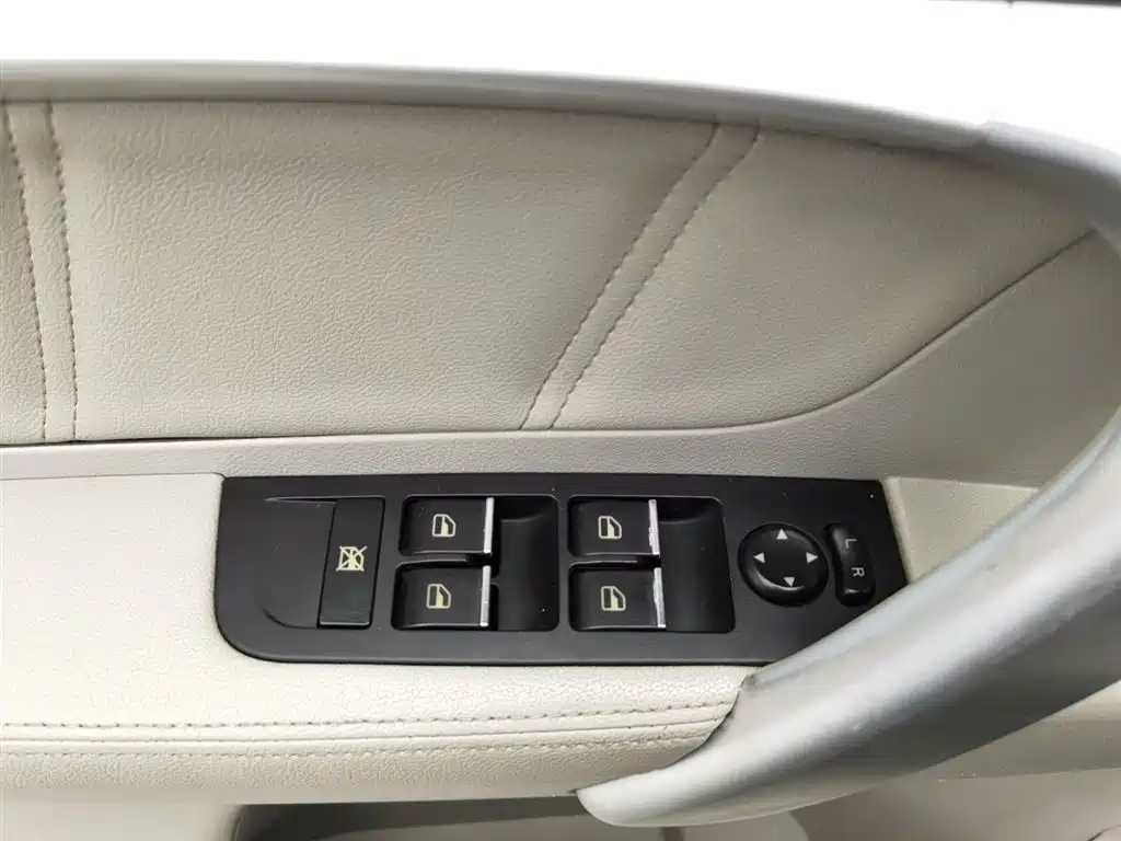 GEELY AUTO EMGRAND 2016
