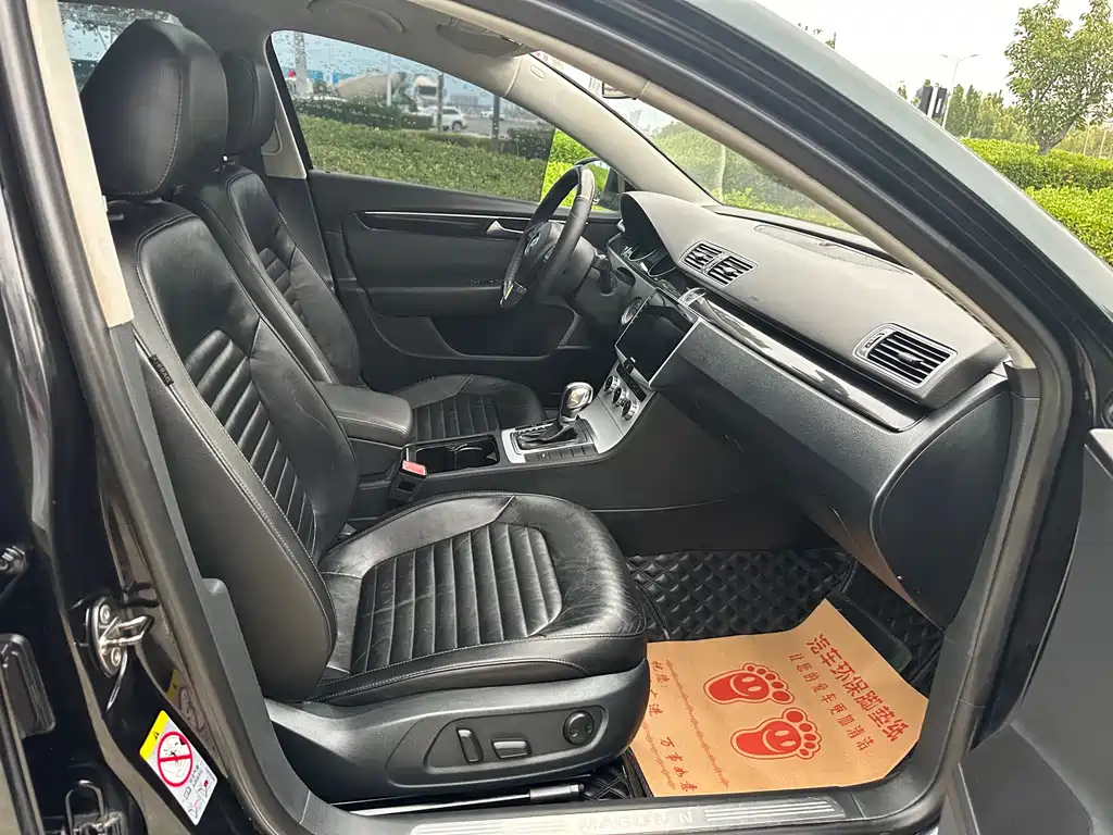 VOLKSWAGEN MAGOTAN 2012