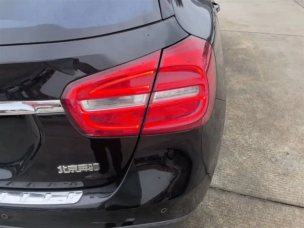 MERCEDES BENZ GLA 2017