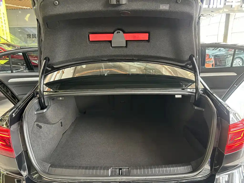 VOLKSWAGEN MAGOTAN GTE PLUG IN HYBRID 2022