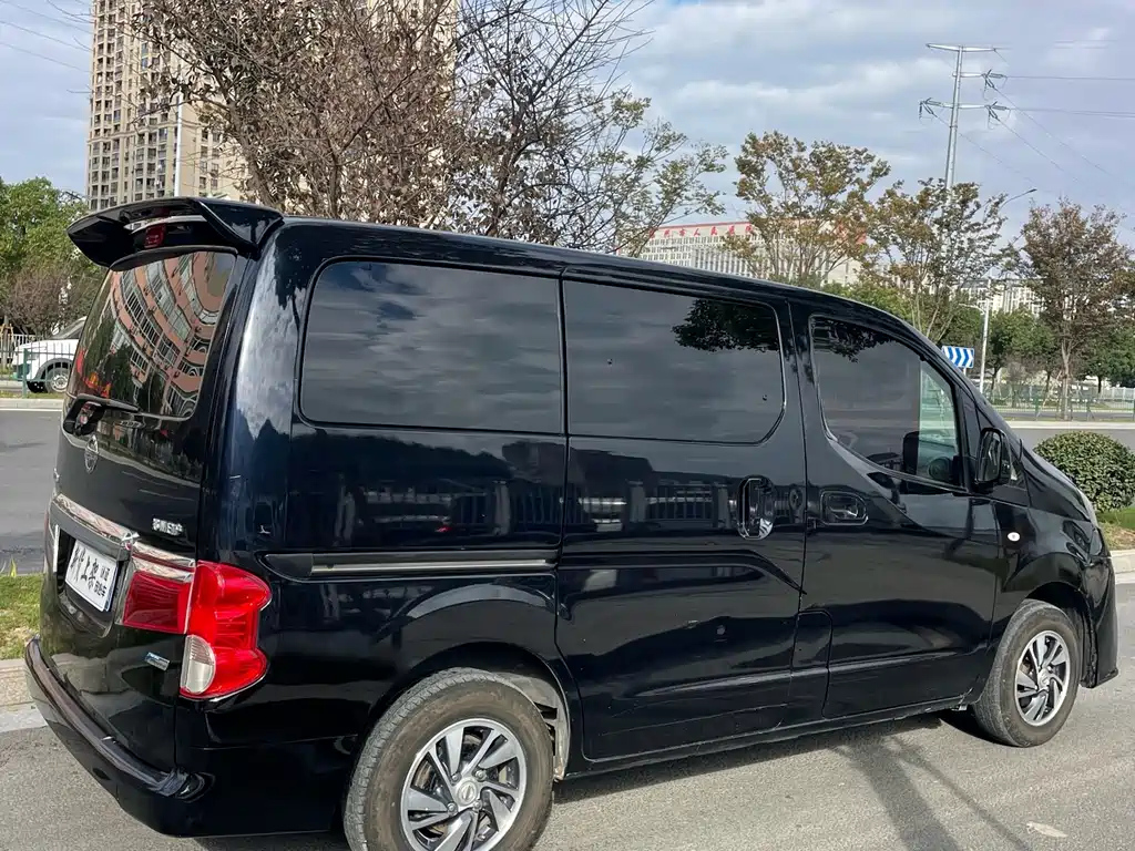 NISSAN NV200 2018