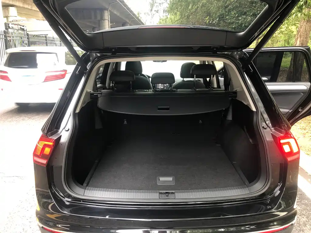 VOLKSWAGEN TIGUAN L 2017