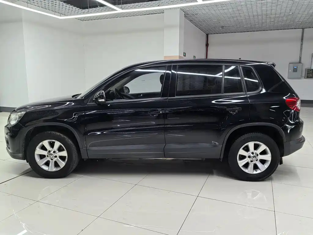 VOLKSWAGEN TIGUAN 2012