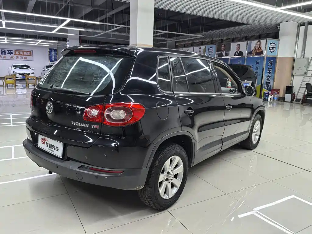 VOLKSWAGEN TIGUAN 2012