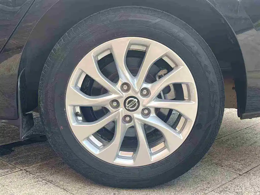NISSAN SYLPHY 2019