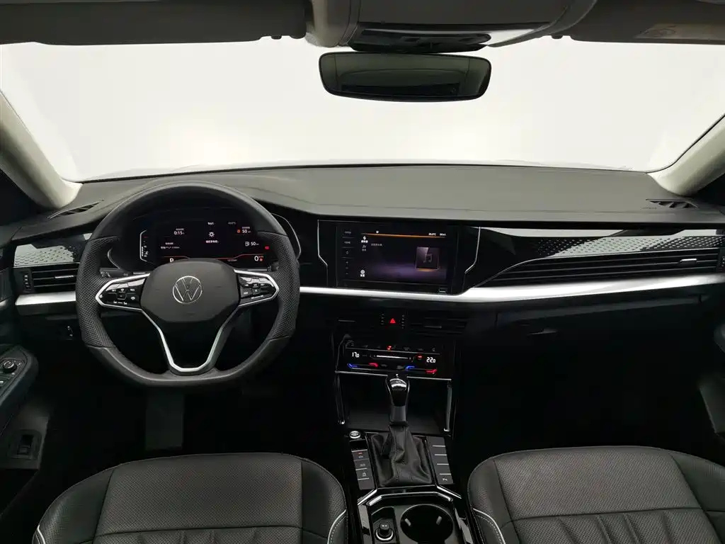 VOLKSWAGEN PASSAT 2024