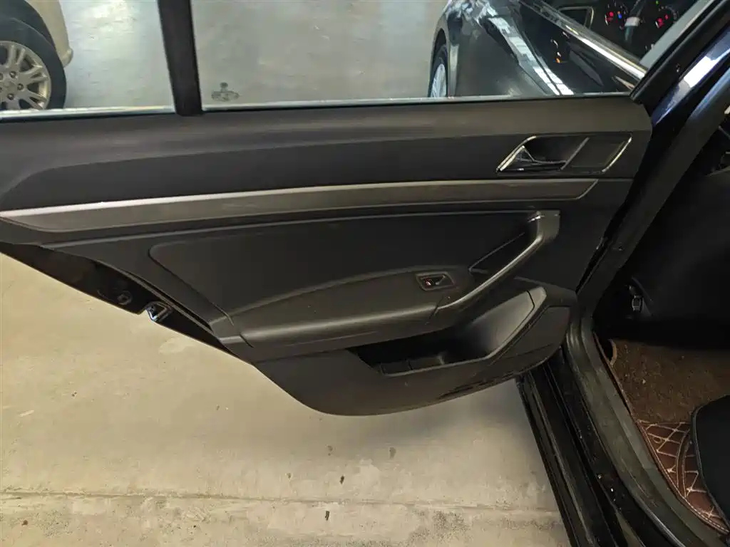VOLKSWAGEN LAVIDA 2017