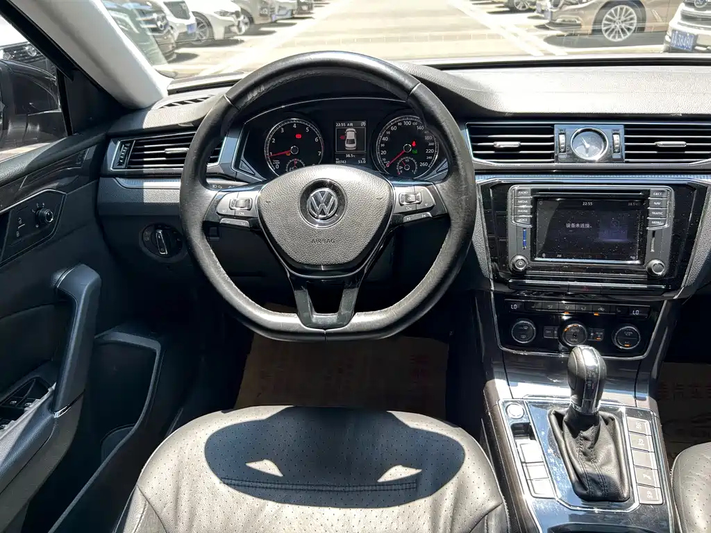 VOLKSWAGEN PASSAT 2017