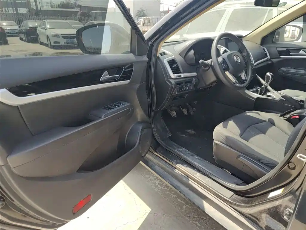 DONGFENG AEOLUS AX7 2015