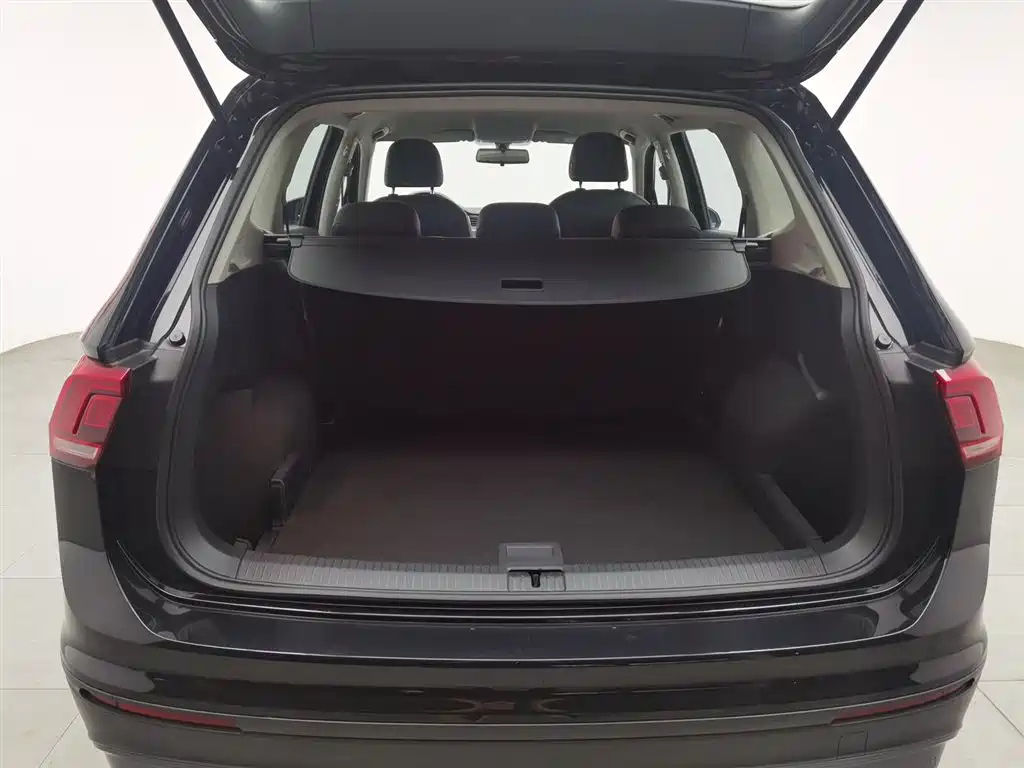 VOLKSWAGEN TIGUAN L 2021
