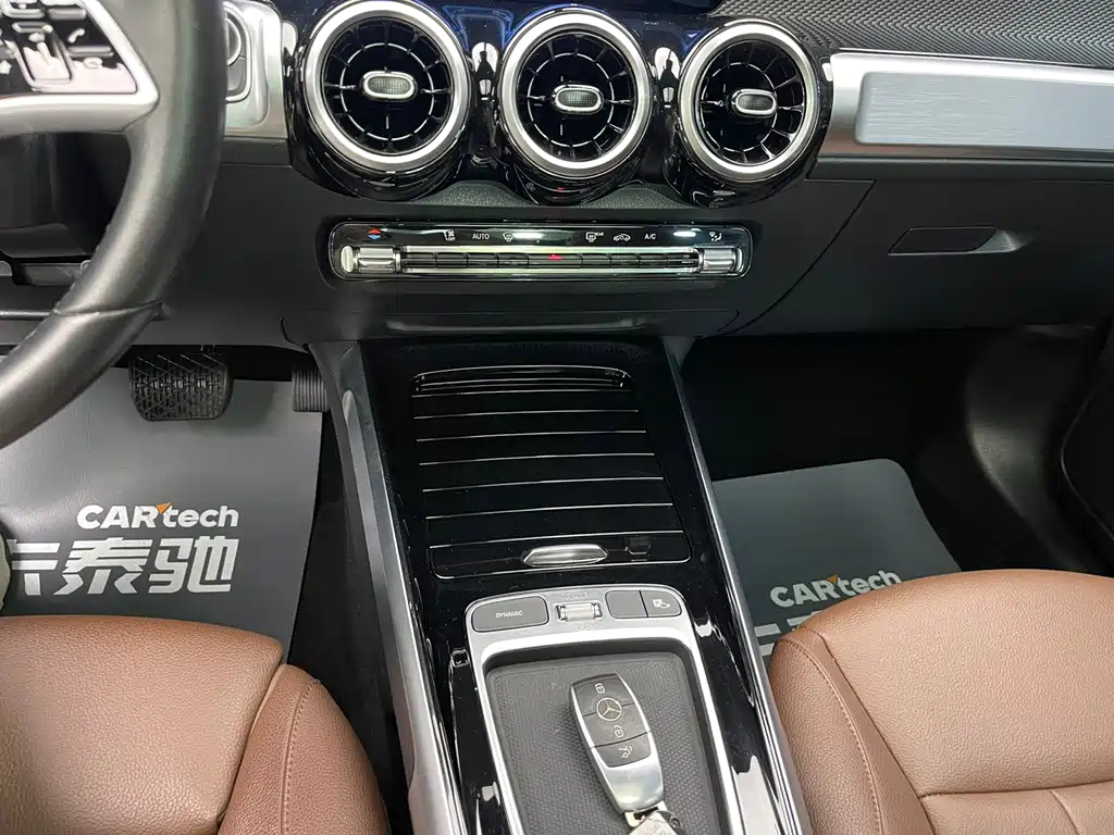 MERCEDES BENZ GLB 2024