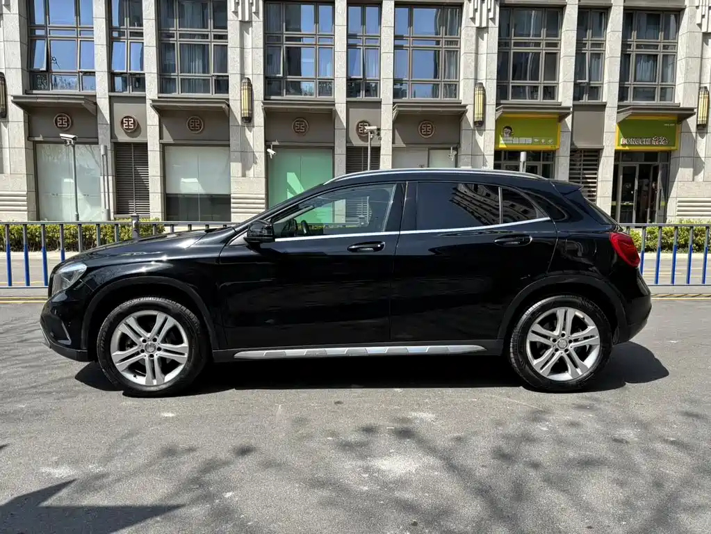 MERCEDES BENZ GLA 2016
