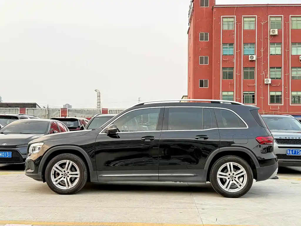 MERCEDES BENZ GLB 2023