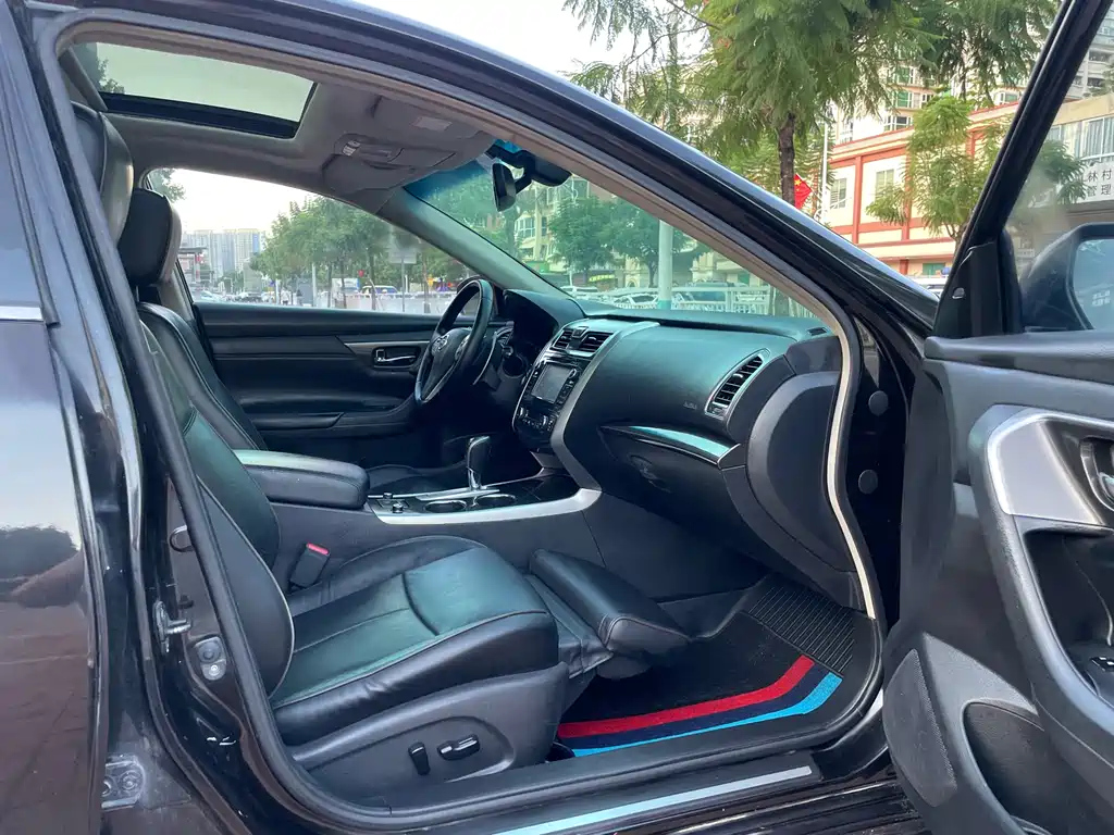 NISSAN TEANA 2015