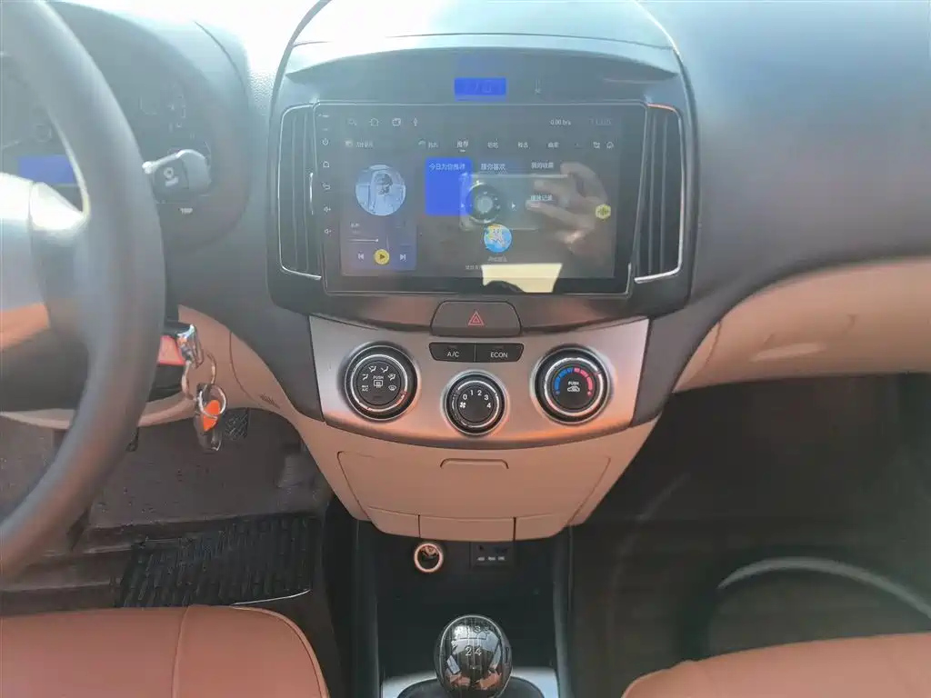 HYUNDAI CELESTA 2015