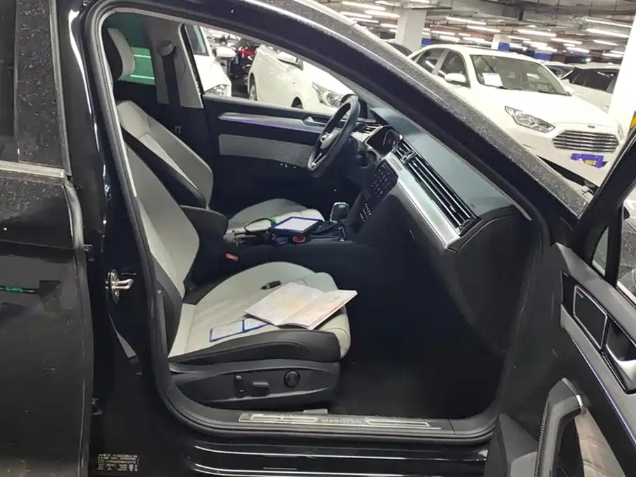 VOLKSWAGEN MAGOTAN 2023