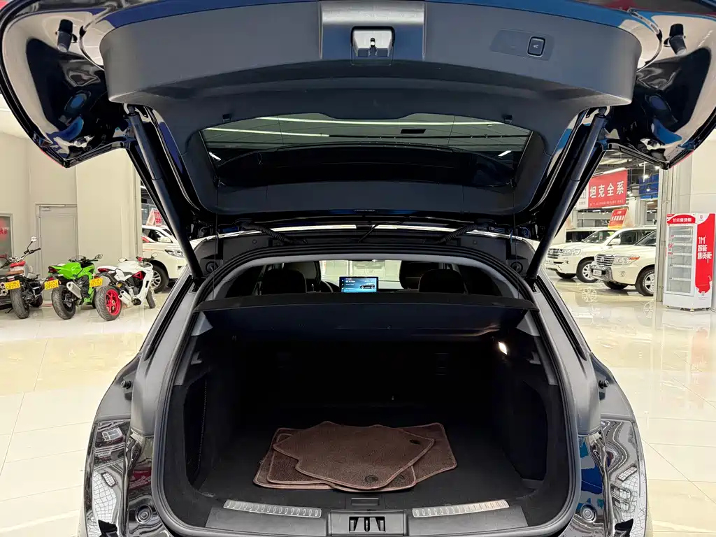 LINCOLN ADVENTURER 2021