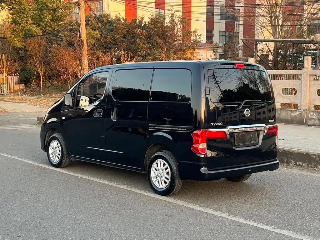 NISSAN NV200 2014