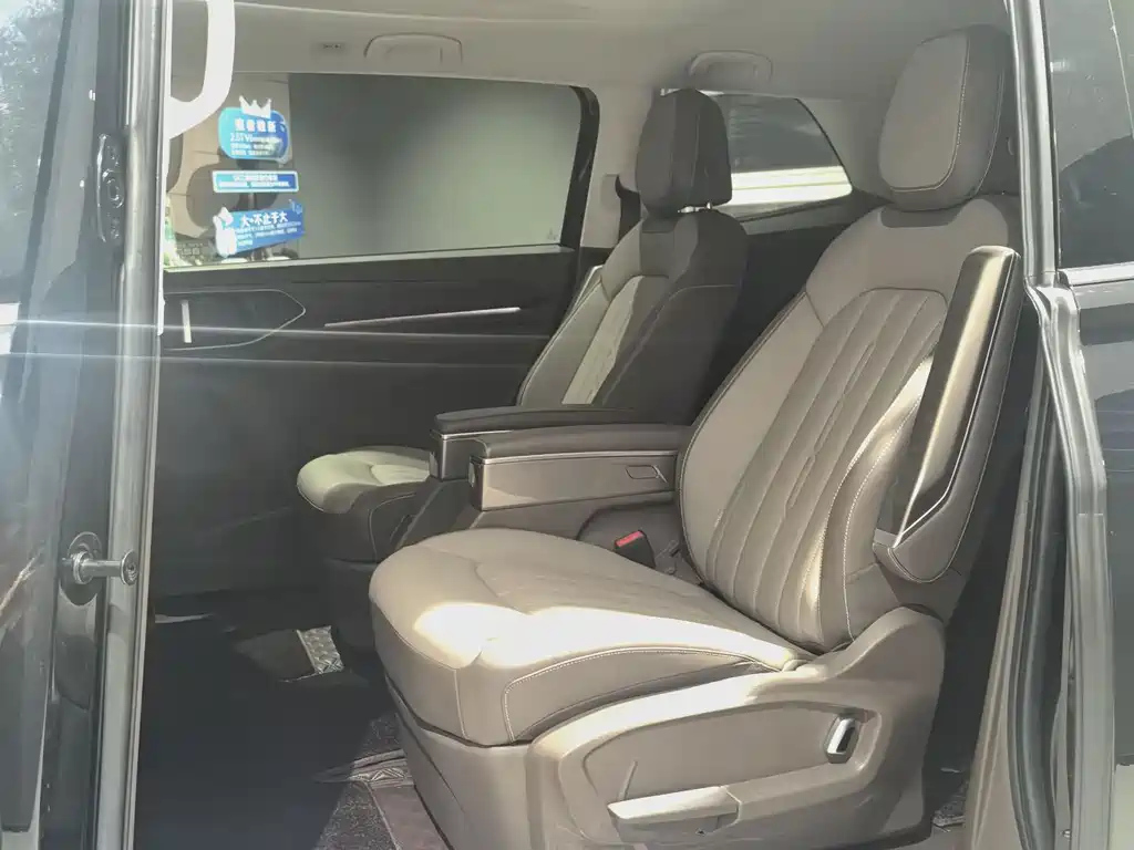 VOLKSWAGEN VILORAN 2023
