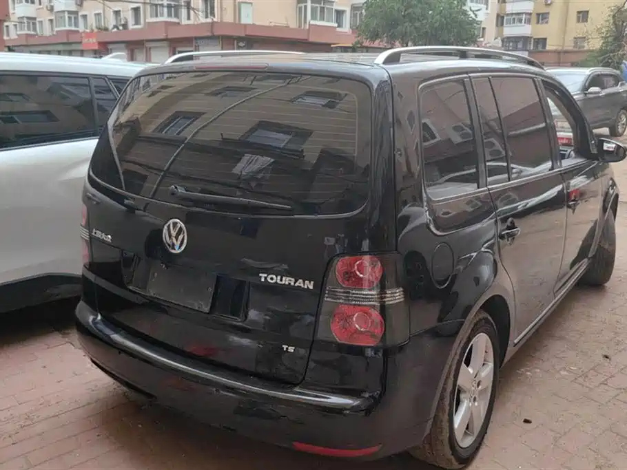 VOLKSWAGEN TOURAN 2013