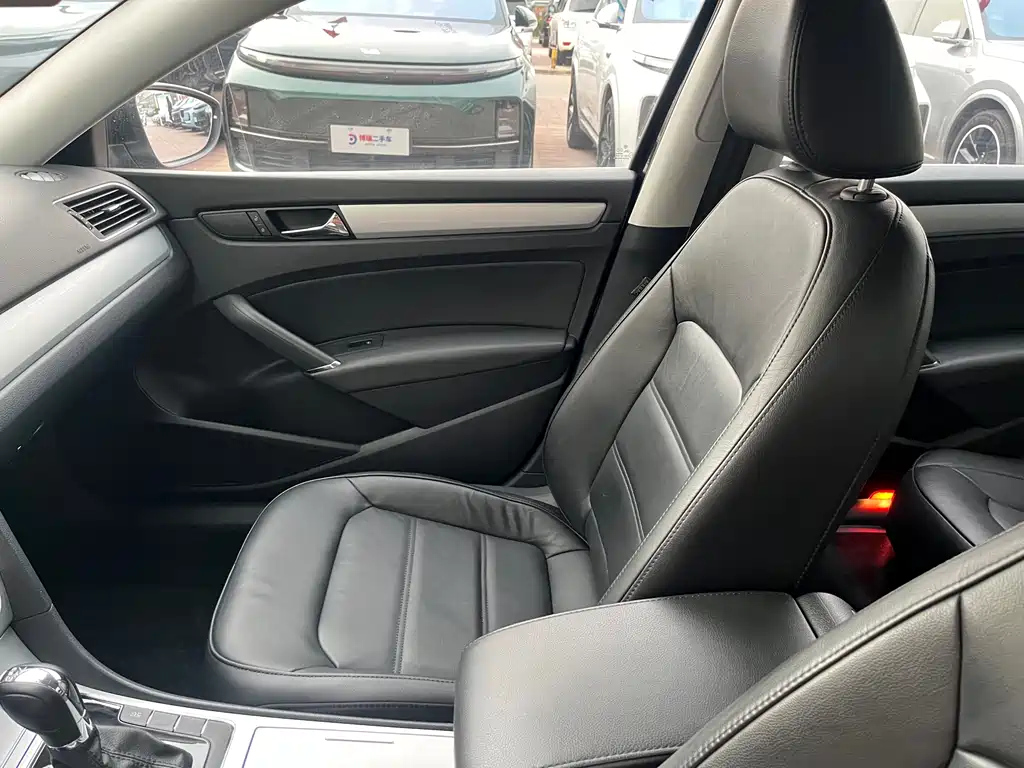 VOLKSWAGEN PASSAT 2015